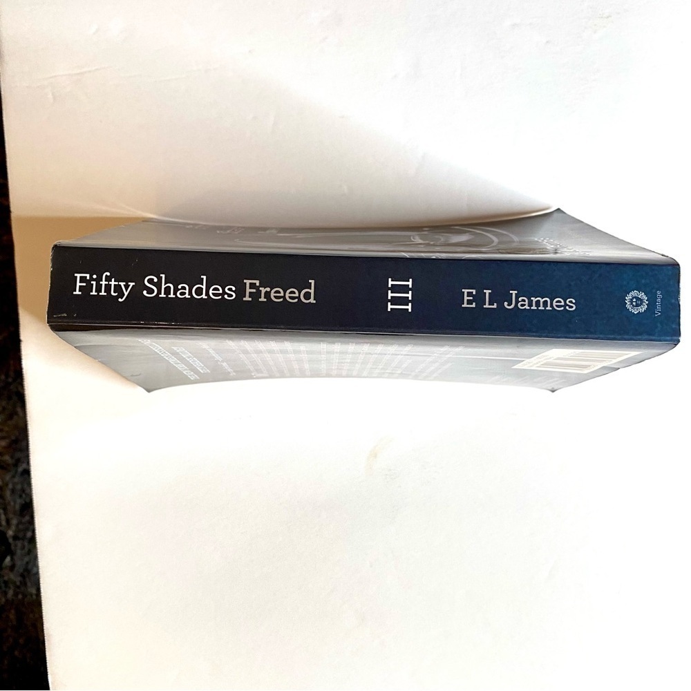 Fifty Shades Freed III by E L James
#1 New York Times Bestseller - Picture 3 of 4